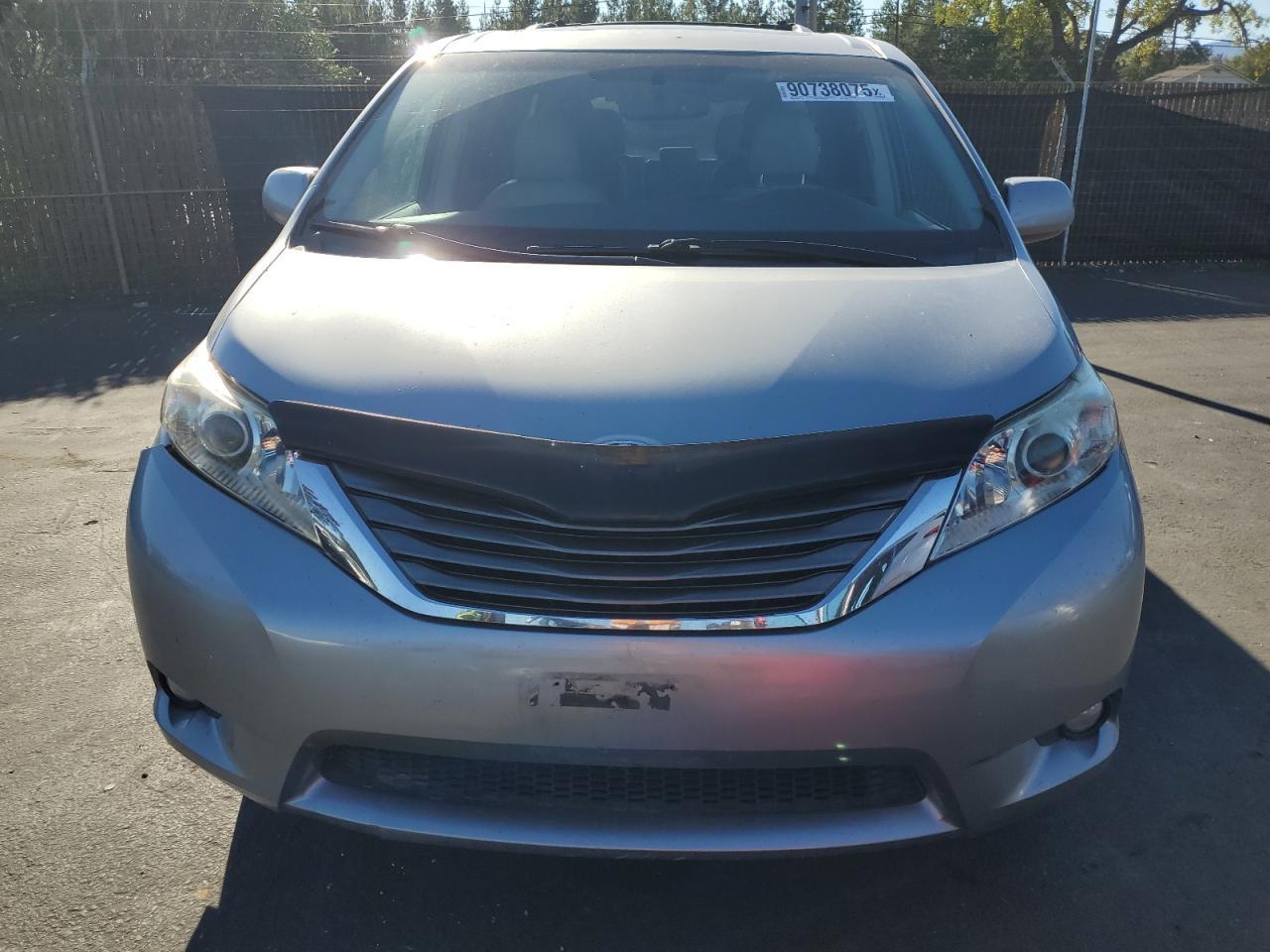 2011 Toyota Sienna Xle - Фото 5