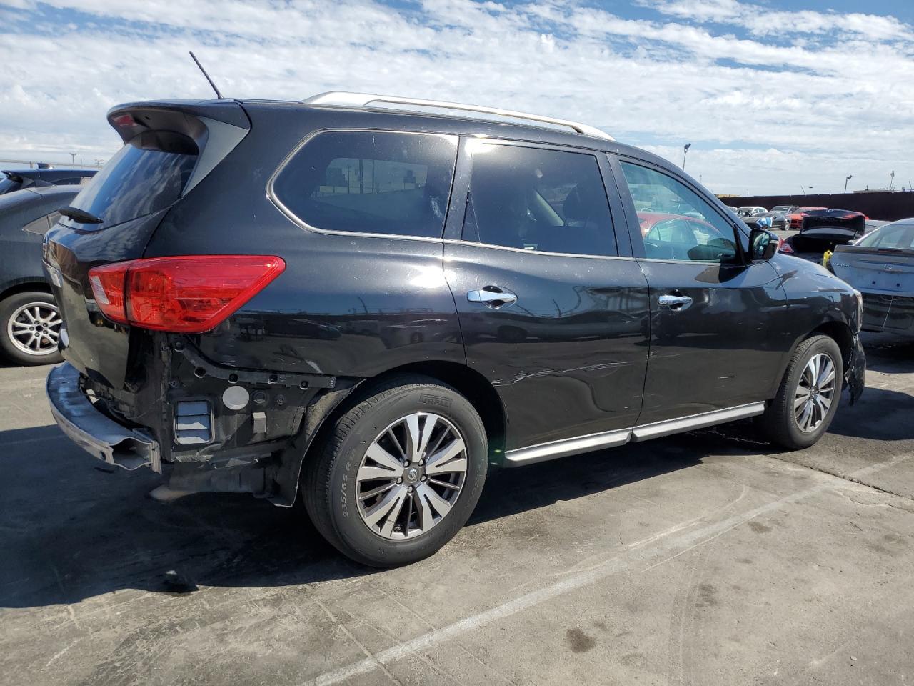 2017 Nissan Pathfinder S - Фото 3
