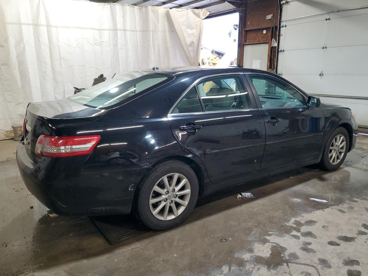 2010 Toyota Camry Base - Фото 3