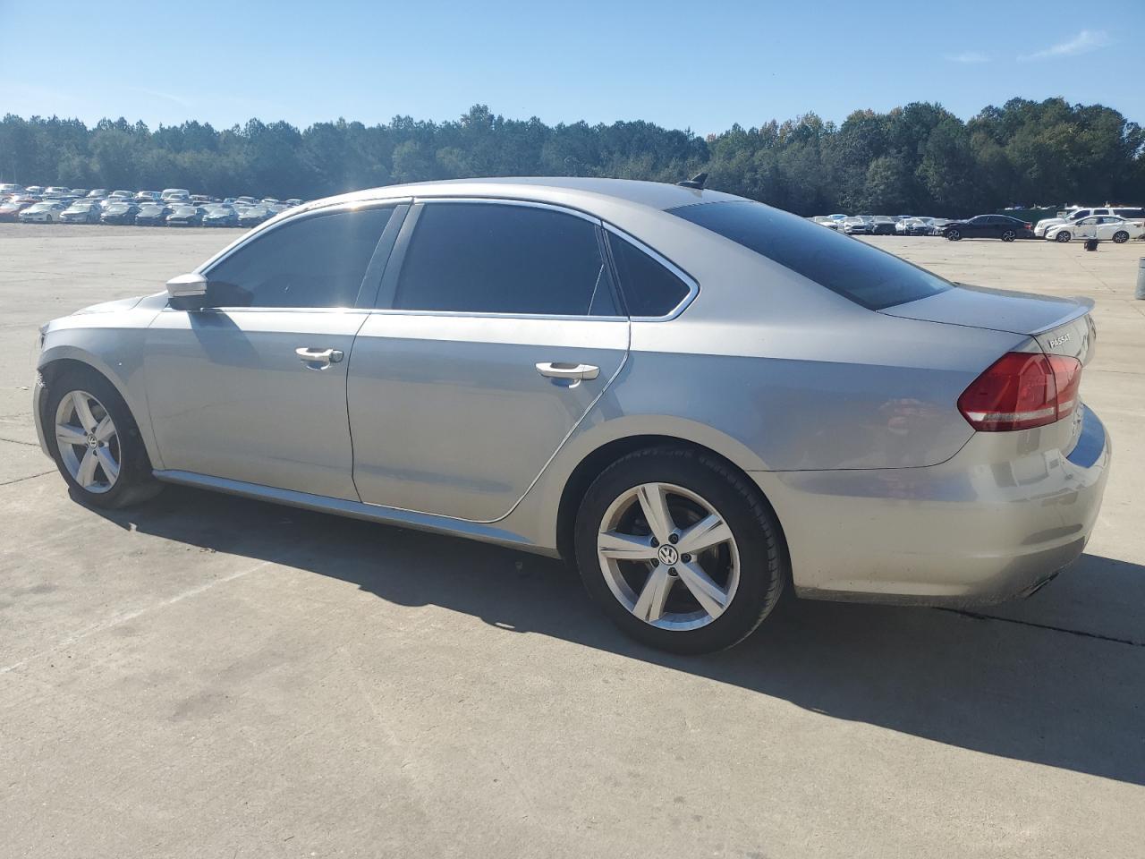 2013 Volkswagen Passat Se - Фото 2