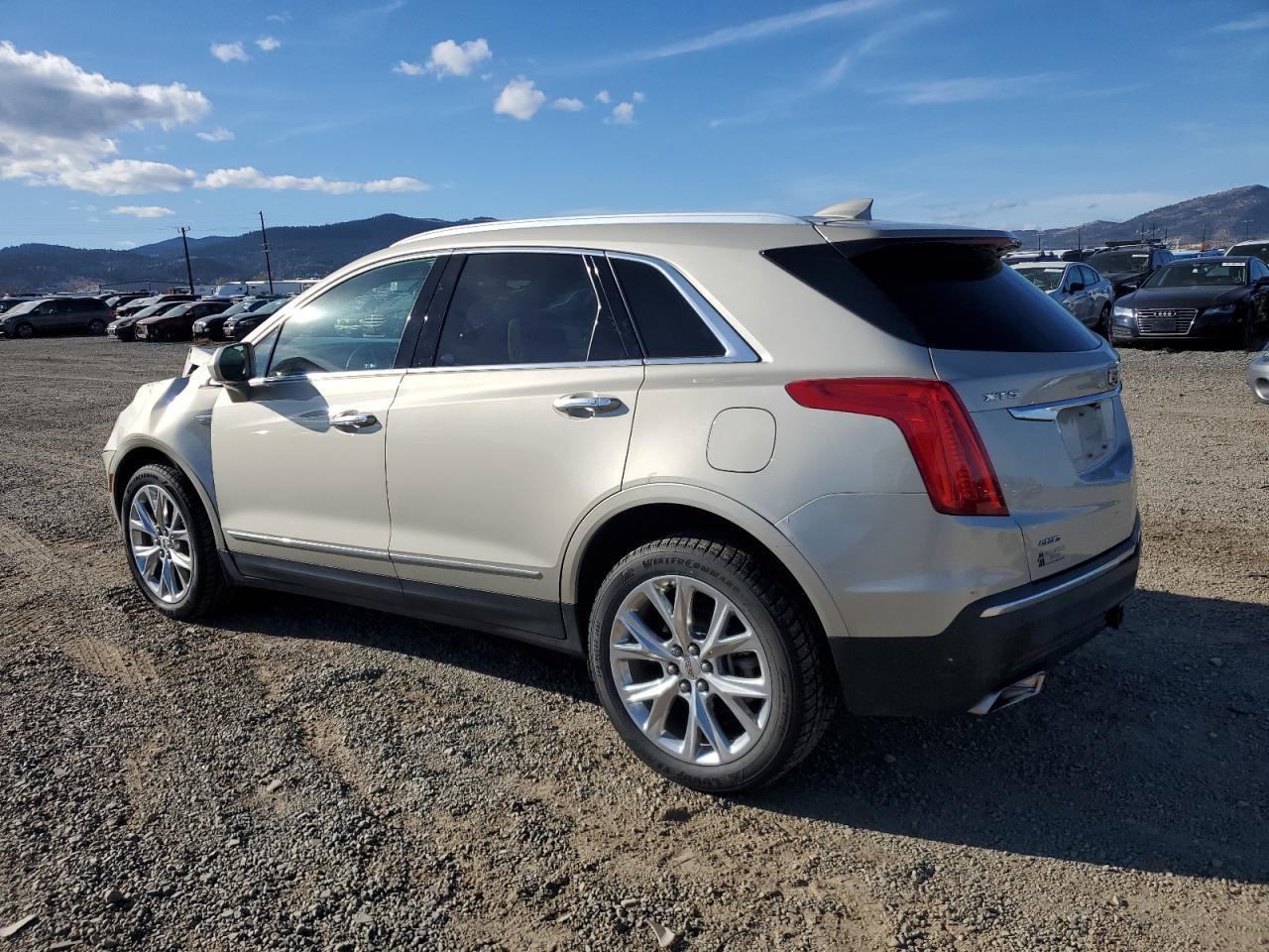 2017 Cadillac Xt5 Luxury - Фото 2