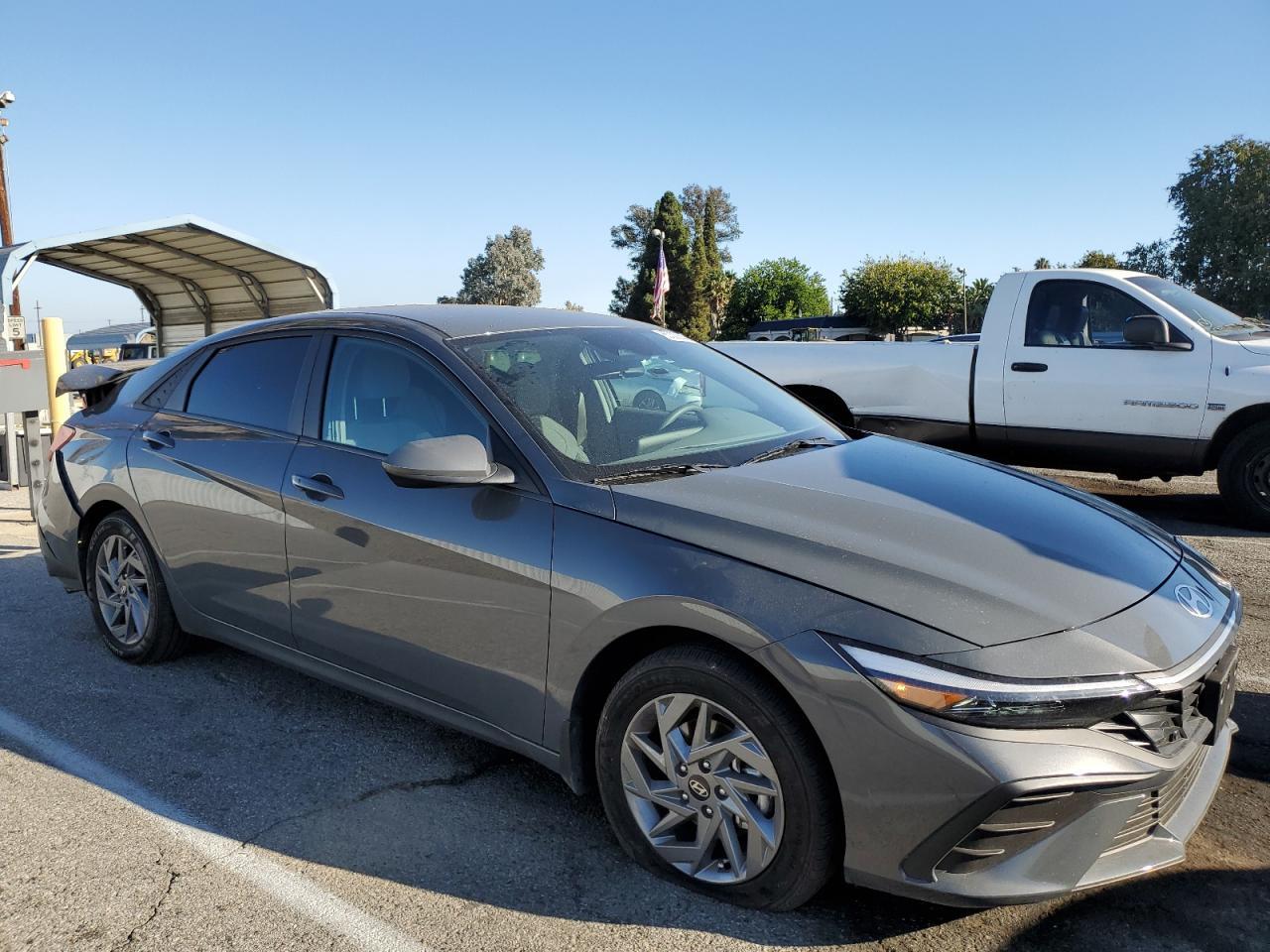 2025 Hyundai Elantra Blue - Фото 4