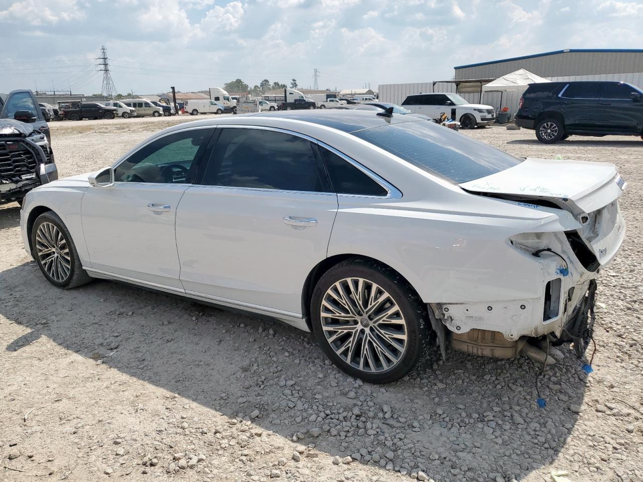 2019 Audi A8 L - Фото 2