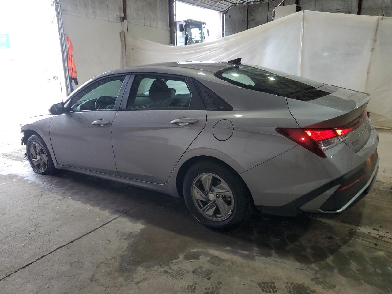 2025 Hyundai Elantra Se - Фото 2