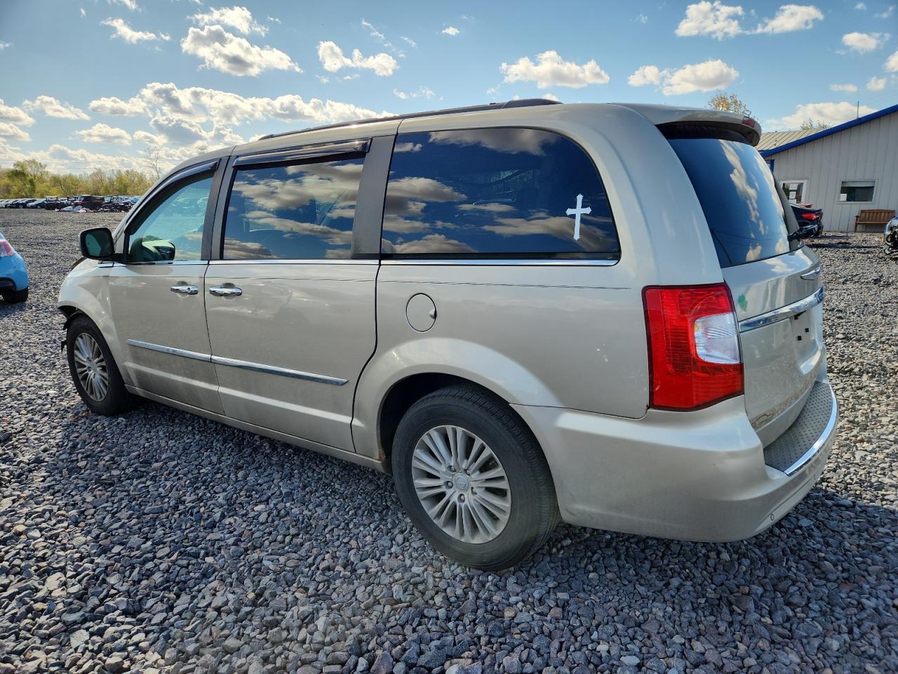 2013 Chrysler Town & Country Touring L - Фото 2