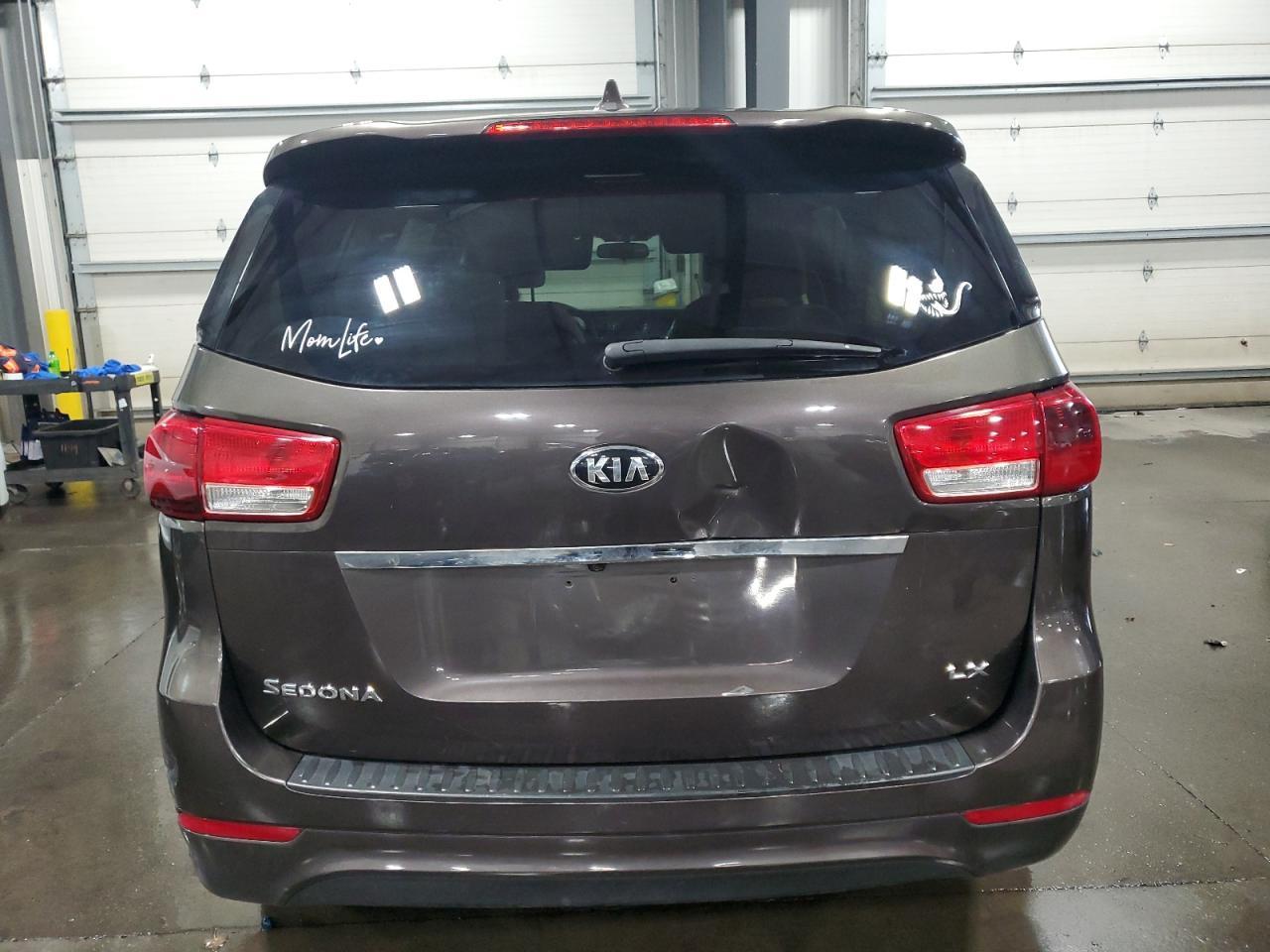 2017 Kia Sedona Lx - Фото 6
