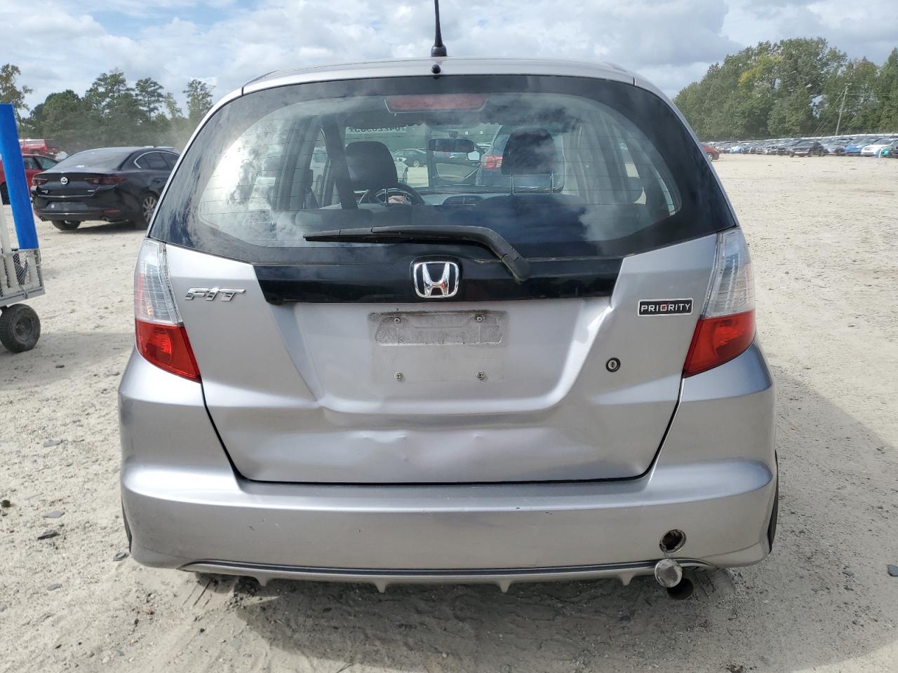 2010 Honda Fit - Image 6