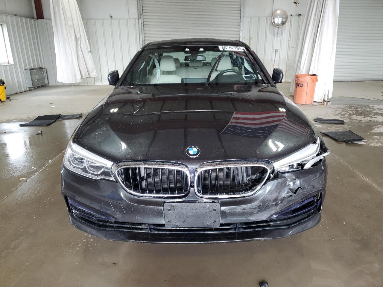 2017 BMW 530 Xi - Image 5