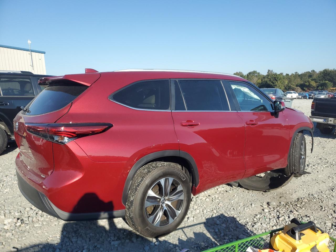 2023 Toyota Highlander L - Image 3