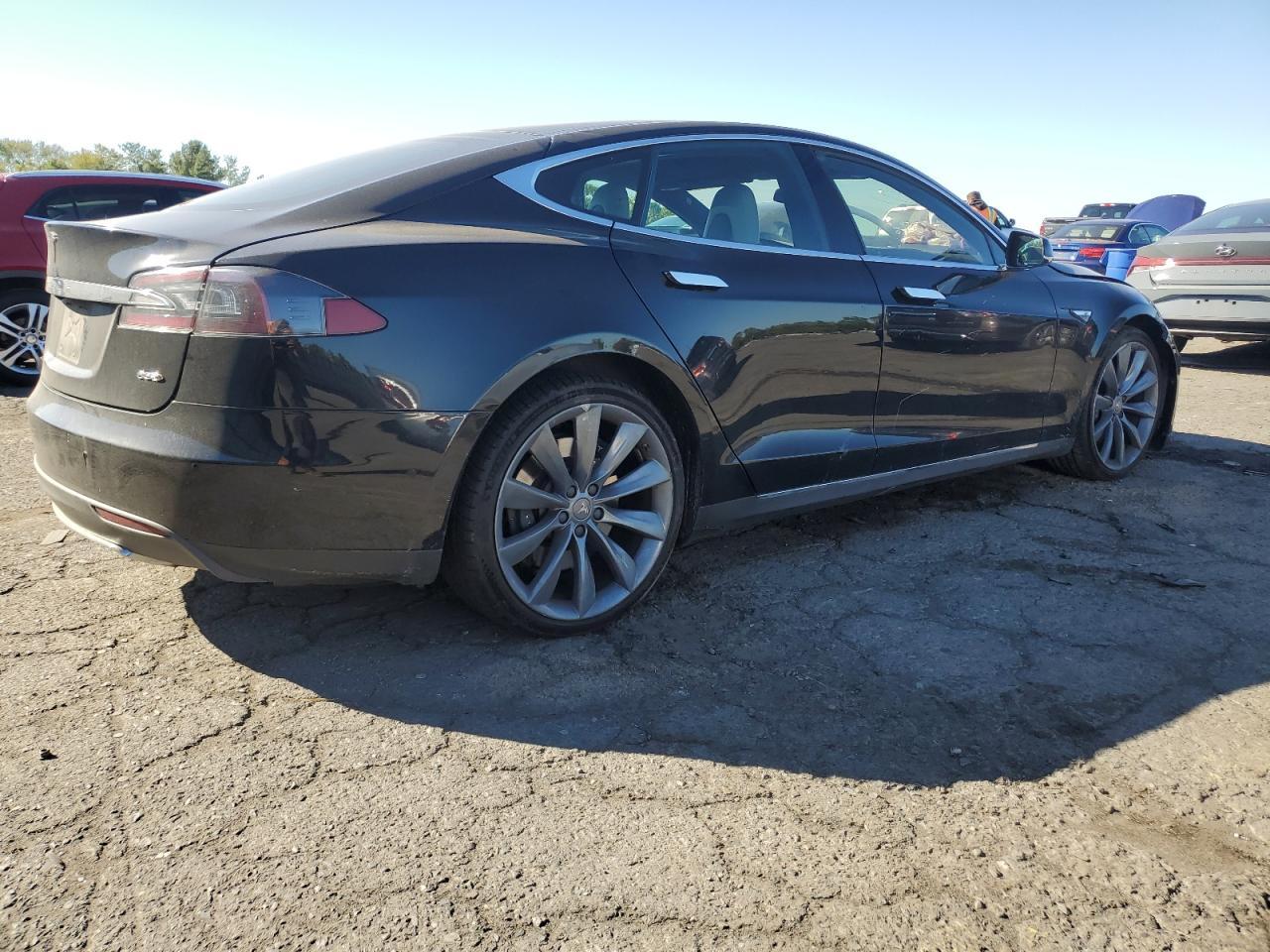 2015 Tesla Model S 85D - Image 3