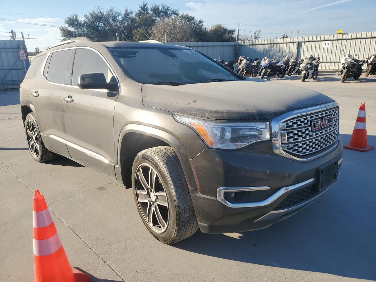 2019 GMC Acadia Denali - Image 4