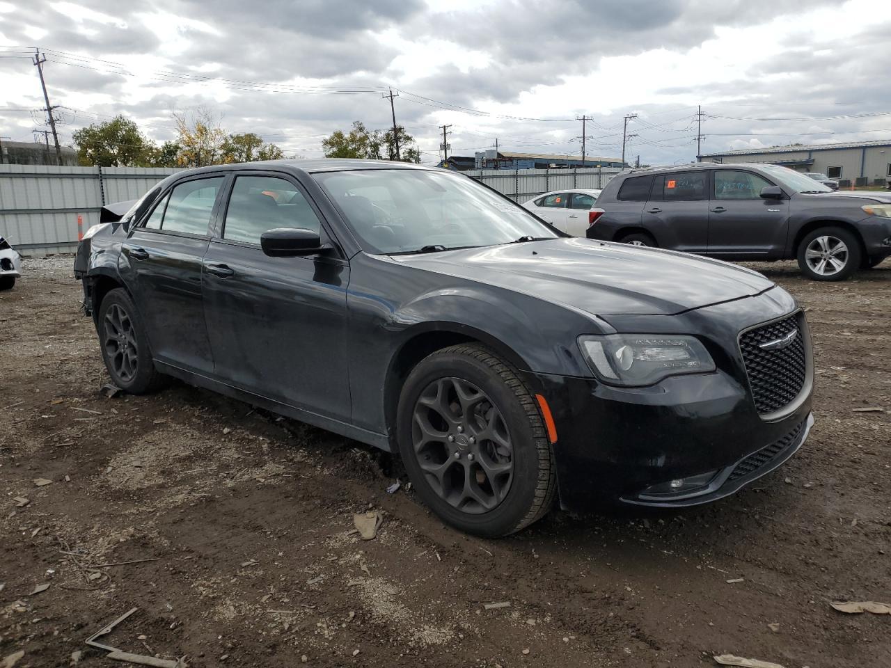 2019 Chrysler 300 S - Image 4