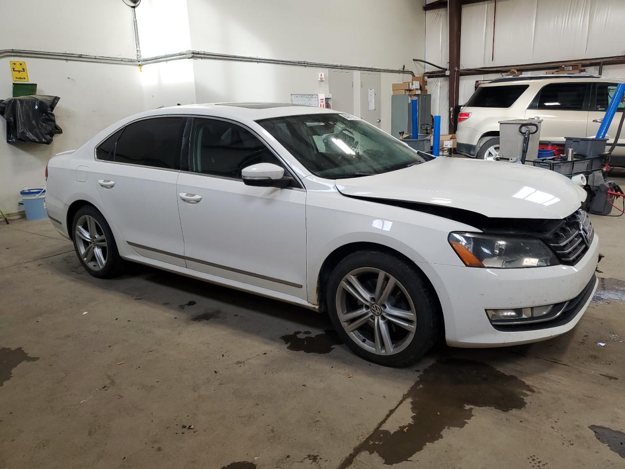 2013 Volkswagen Passat Sel - Image 4
