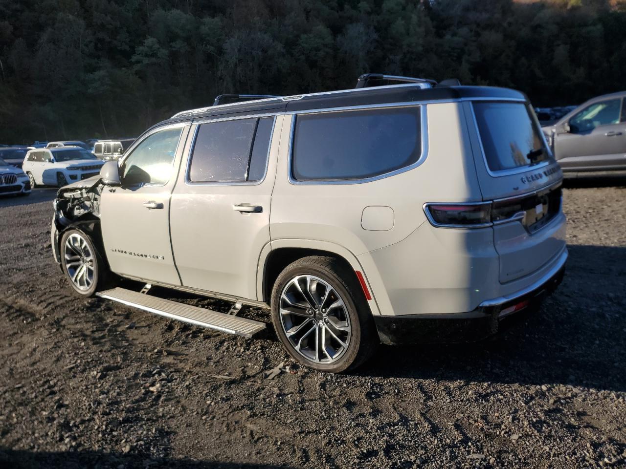 2022 Jeep Grand Wagoneer Series Iii - Фото 2