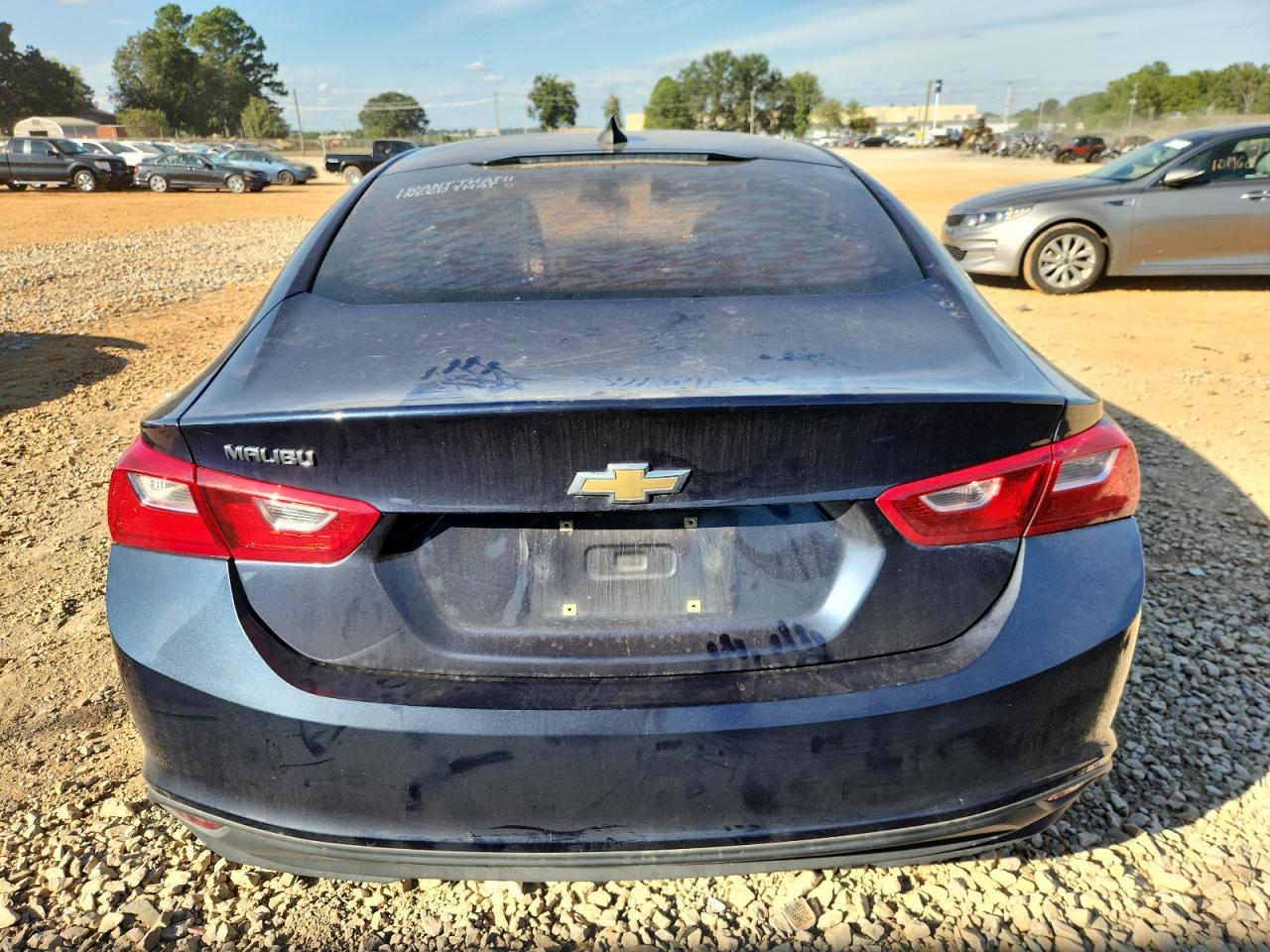 2017 Chev Malibu Ls - Image 6