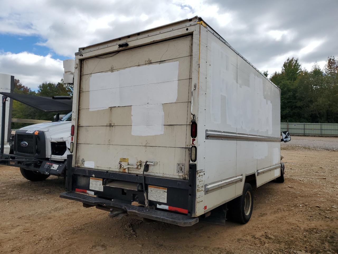2014 GMC Savana Cutaway G3500 - Фото 3
