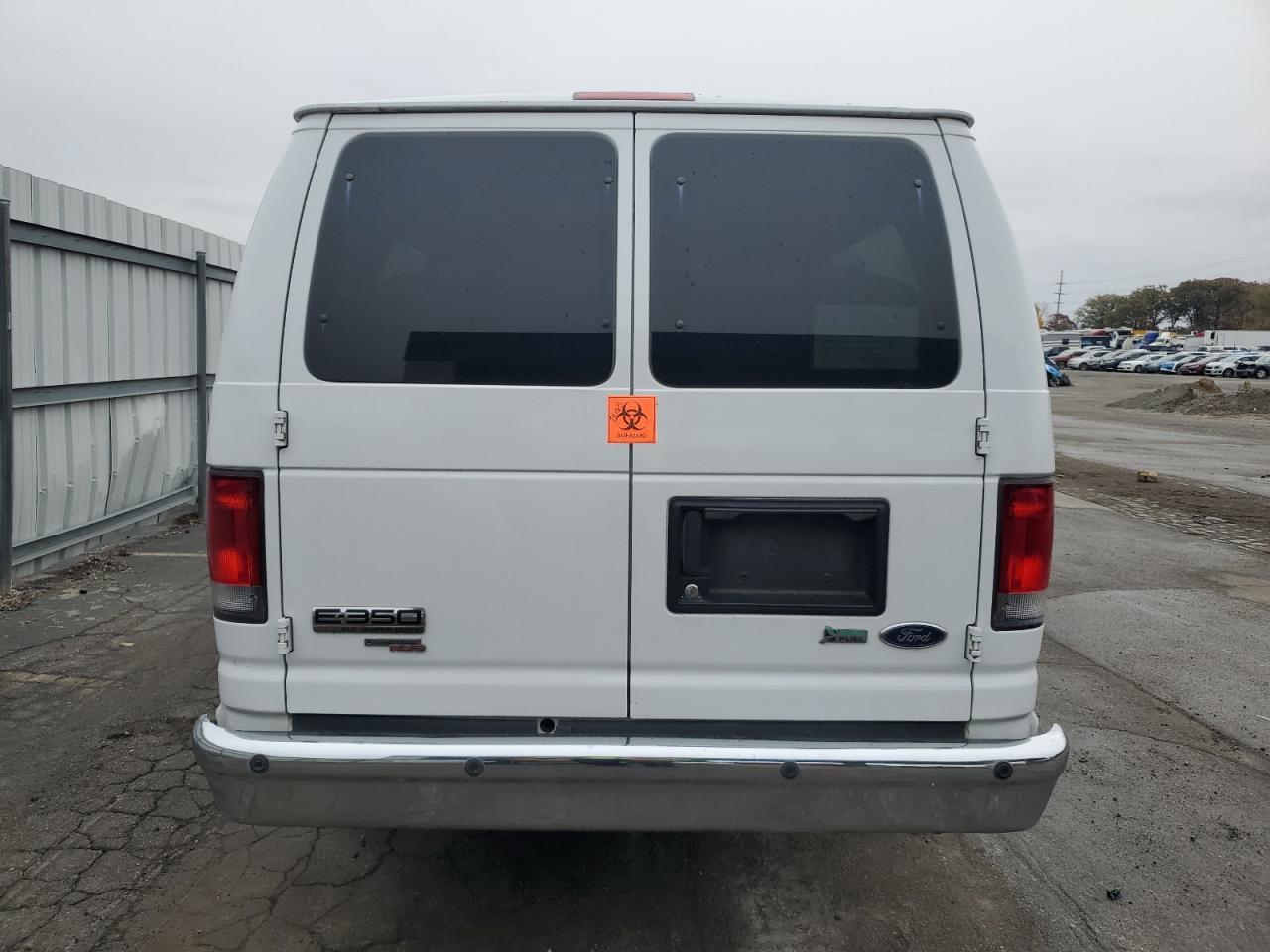 2013 Ford Econoline E350 Super Duty Wagon - Фото 6