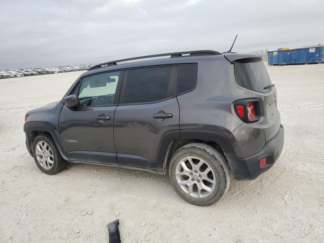 2016 Jeep Renegade Latitude - Image 2