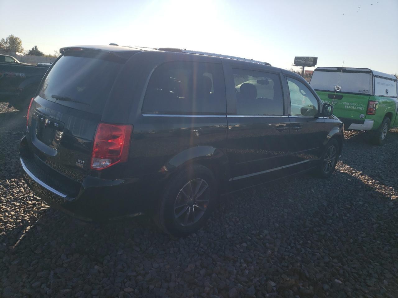 2017 Dodge Grand Caravan - Image 3