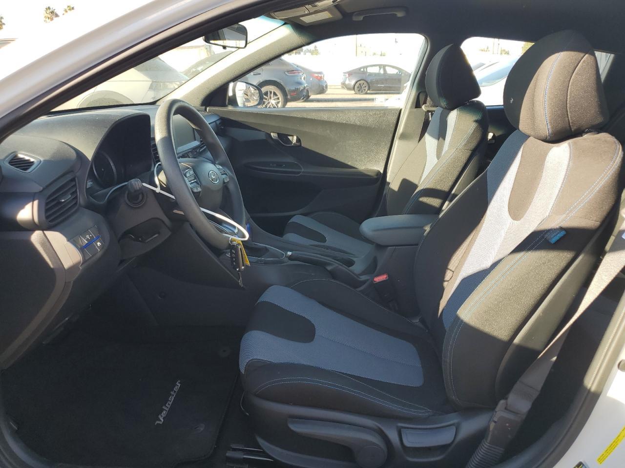 2021 Hyundai Veloster Base - Фото 7