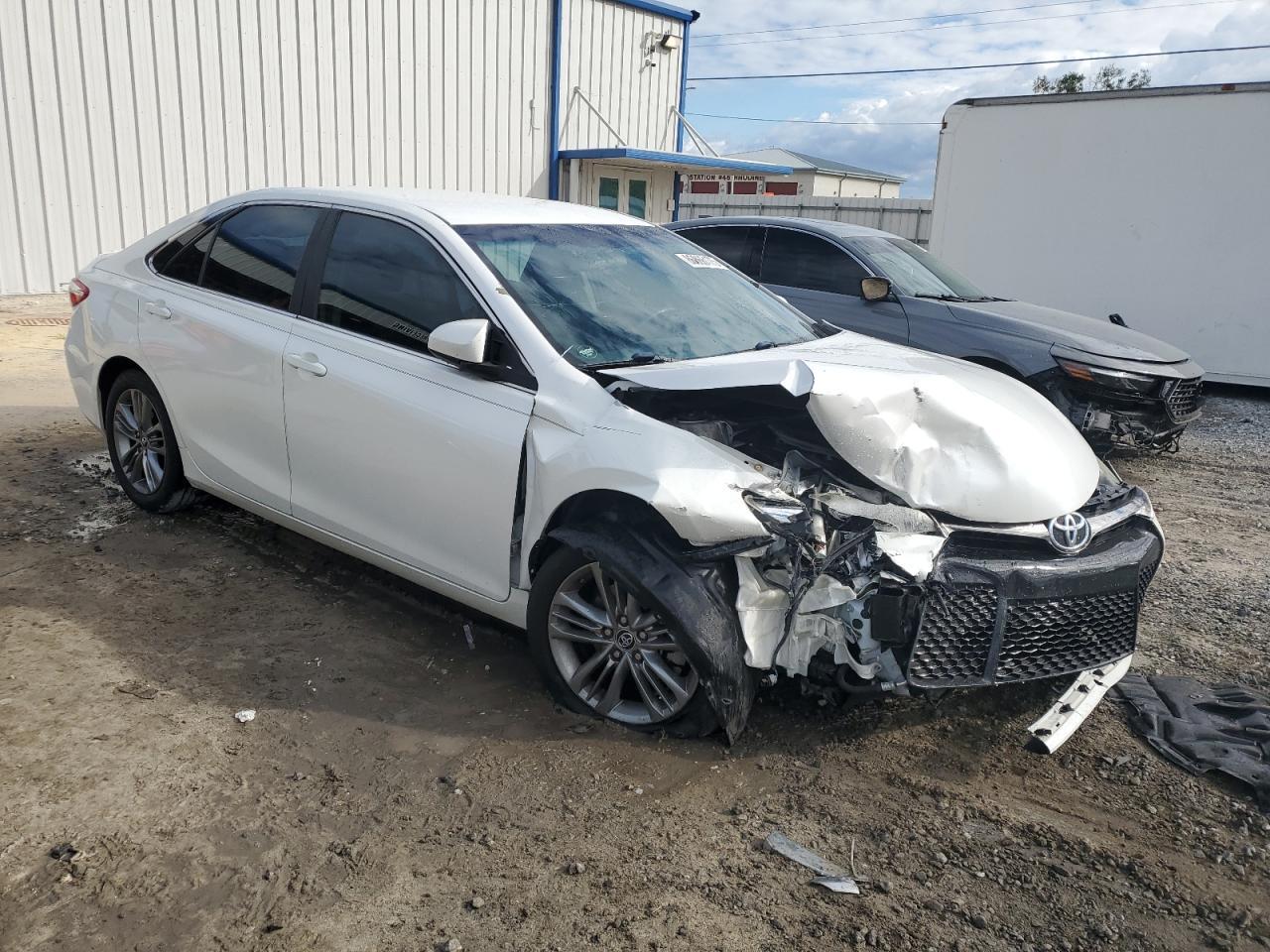 2016 Toyota Camry Le - Фото 4