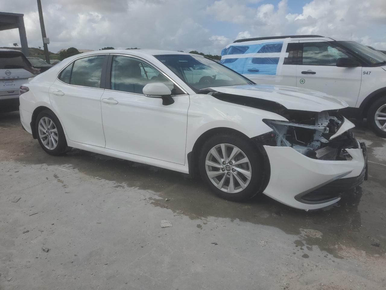 2022 Toyota Camry Le - Фото 4