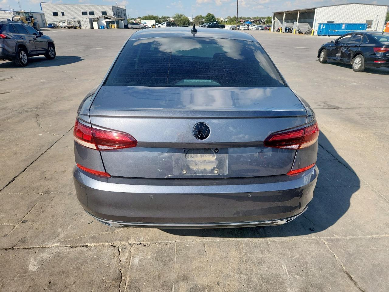 2022 Volkswagen Passat Limited Edition - Фото 6