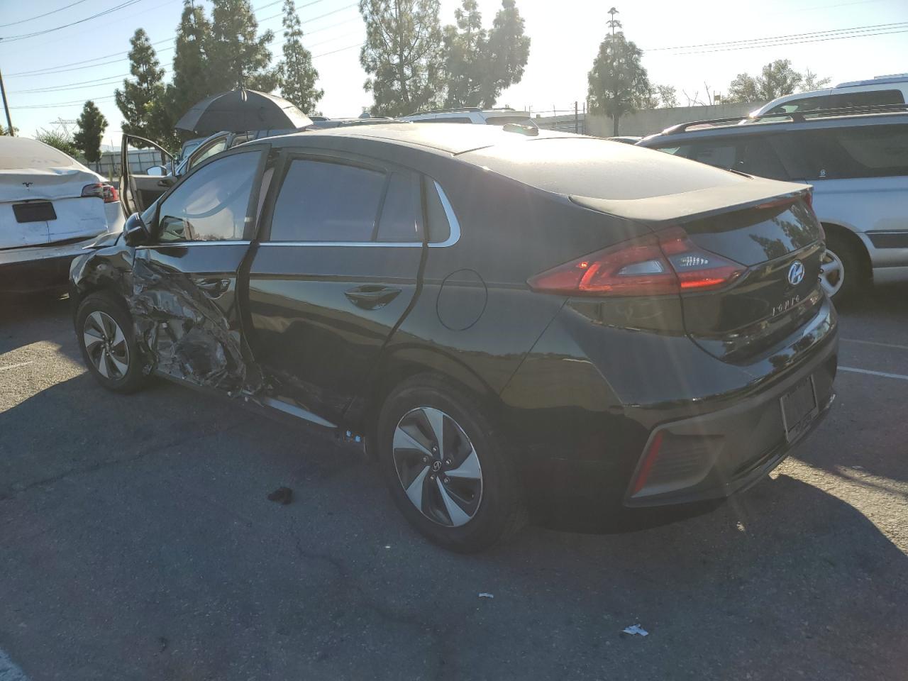 2017 Hyundai Ioniq Sel - Image 2