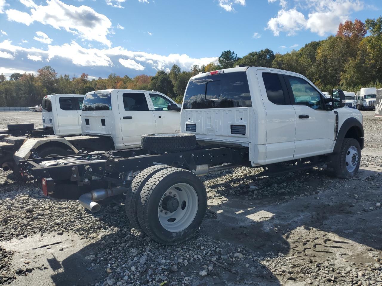 2024 Ford F450 Xl Chassis 7.3L Gas - Фото 3