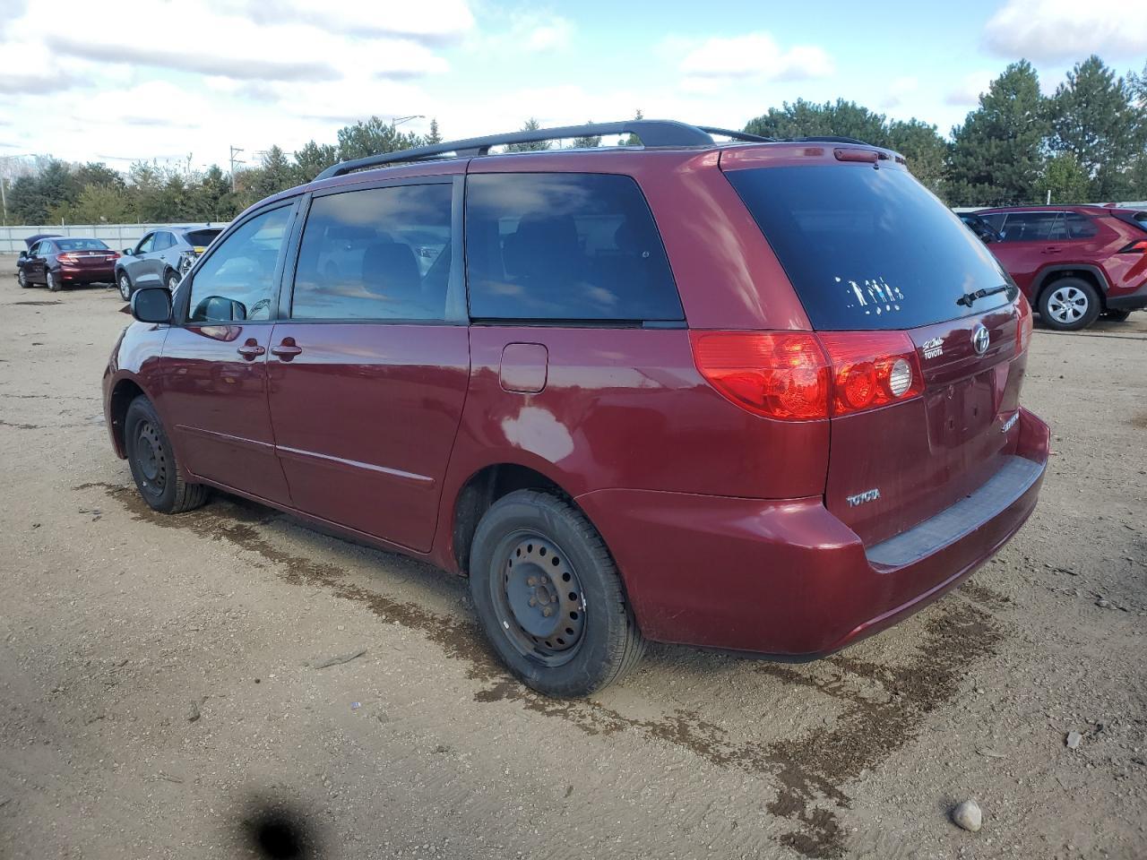 2010 Toyota Sienna Ce - Image 2
