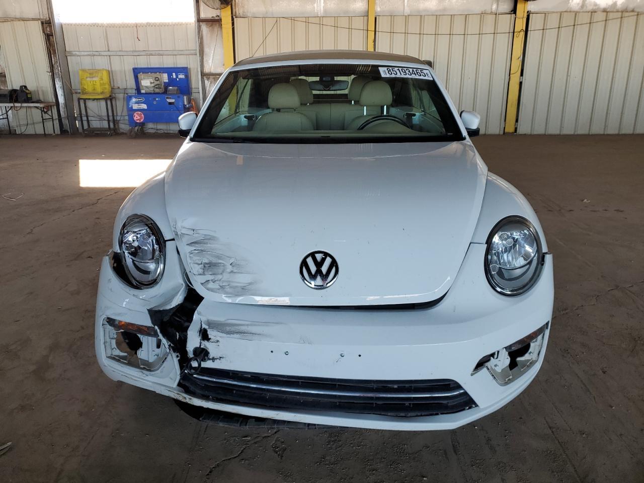 2017 Volkswagen Beetle S/Se - Image 5