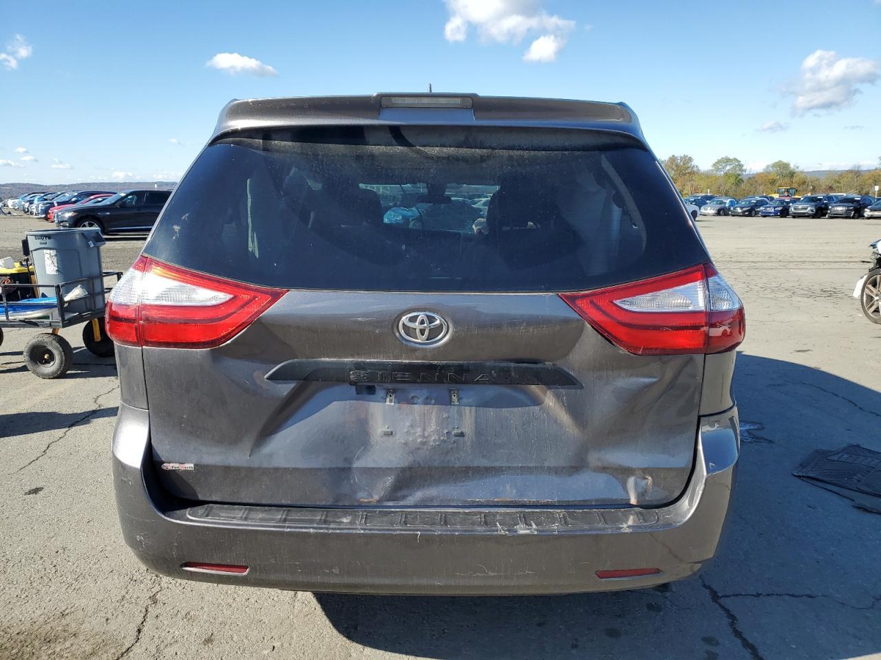 2019 Toyota Sienna - Фото 6