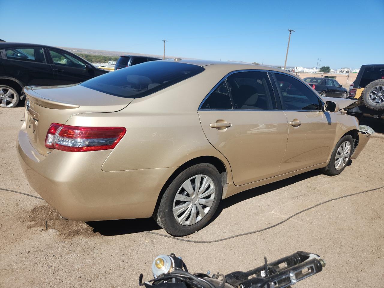 2010 Toyota Camry Le - Фото 3