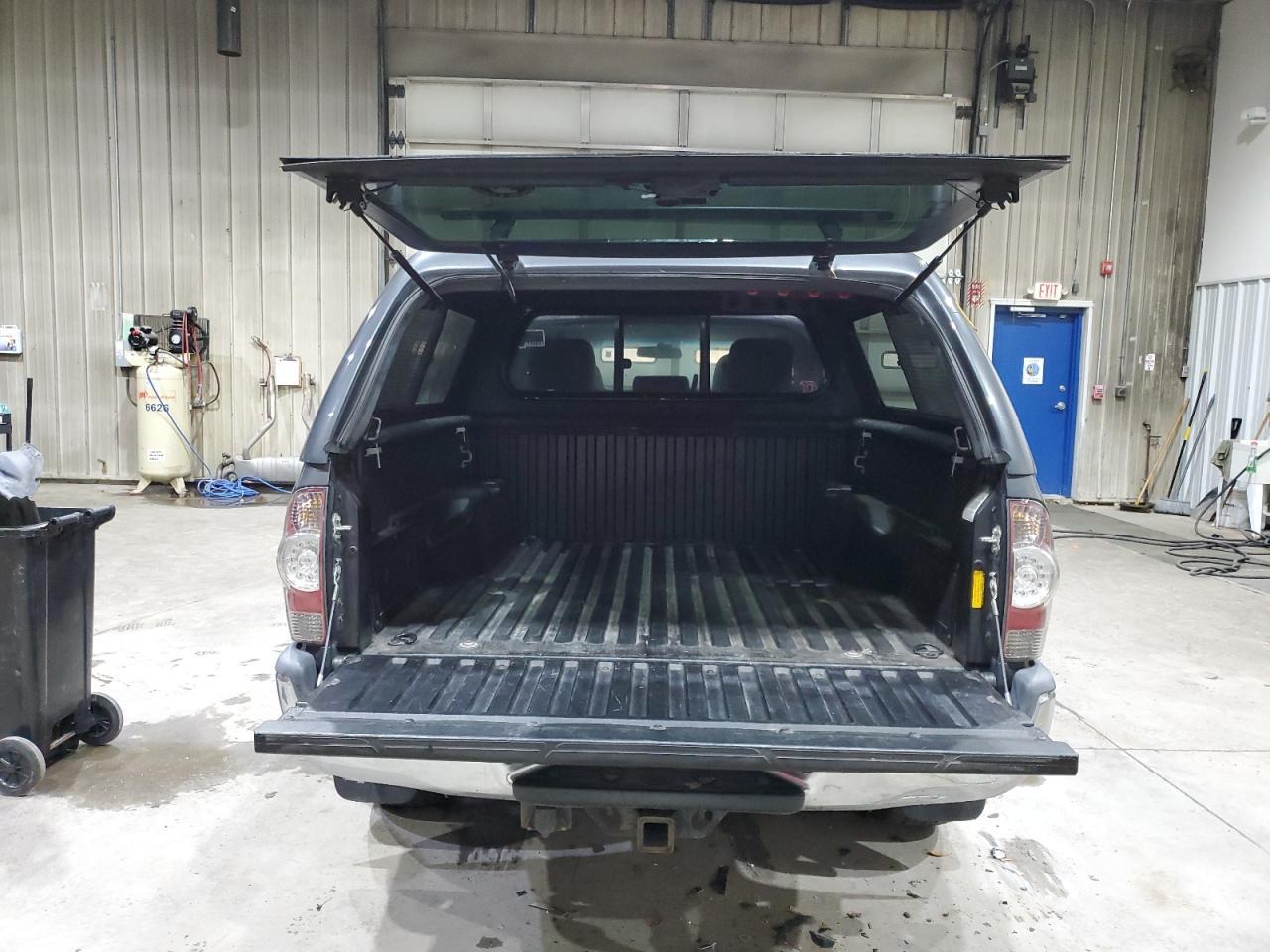 2015 Toyota Tacoma V6 - Фото 6