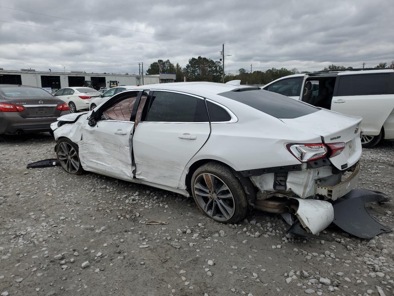 2022 Chevrolet Malibu Lt - Фото 2