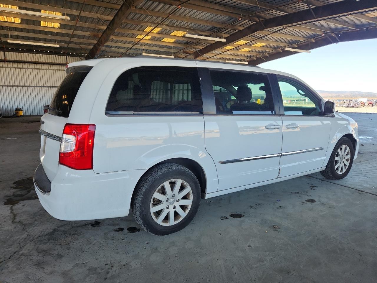 2016 Chrysler Town & Country Touring - Фото 3