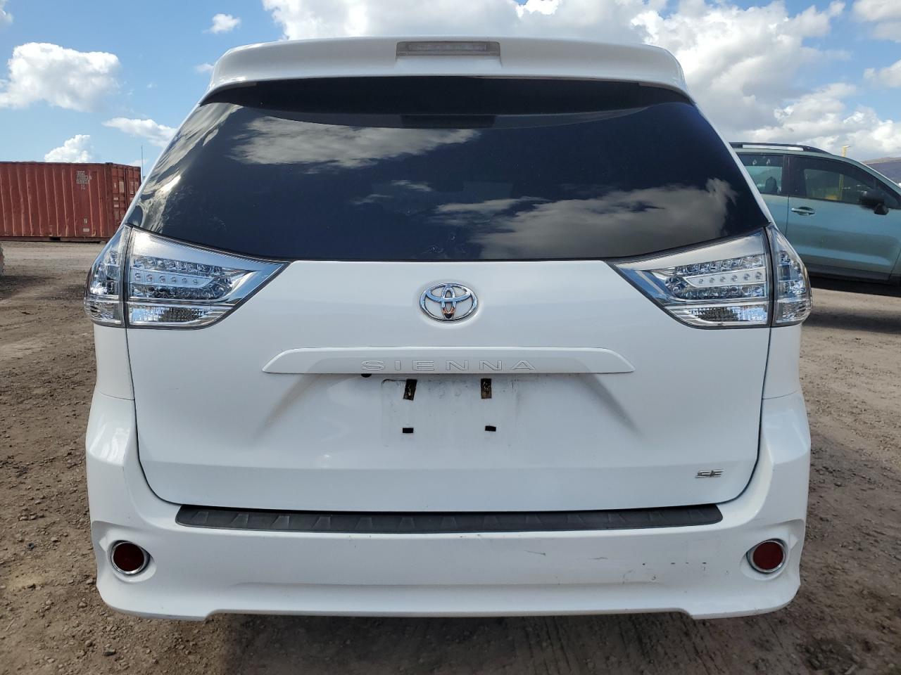 2017 Toyota Sienna Se - Фото 6