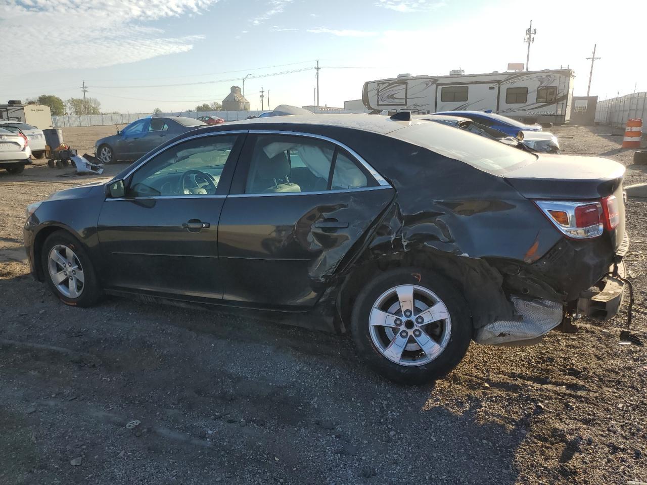 2014 Chev Malibu Ls - Фото 2
