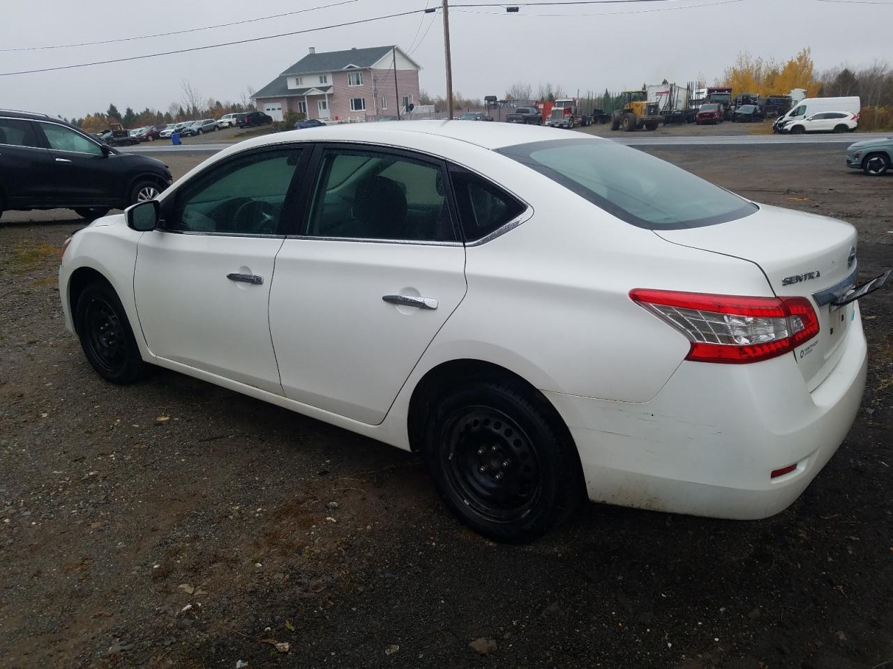 2015 Nissan Sentra S - Фото 2
