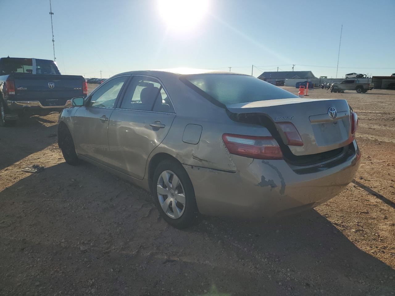 2009 Toyota Camry Le - Фото 2