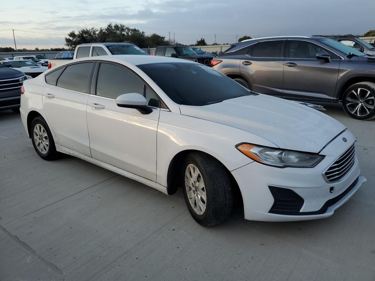 2019 Ford Fusion S - Image 4