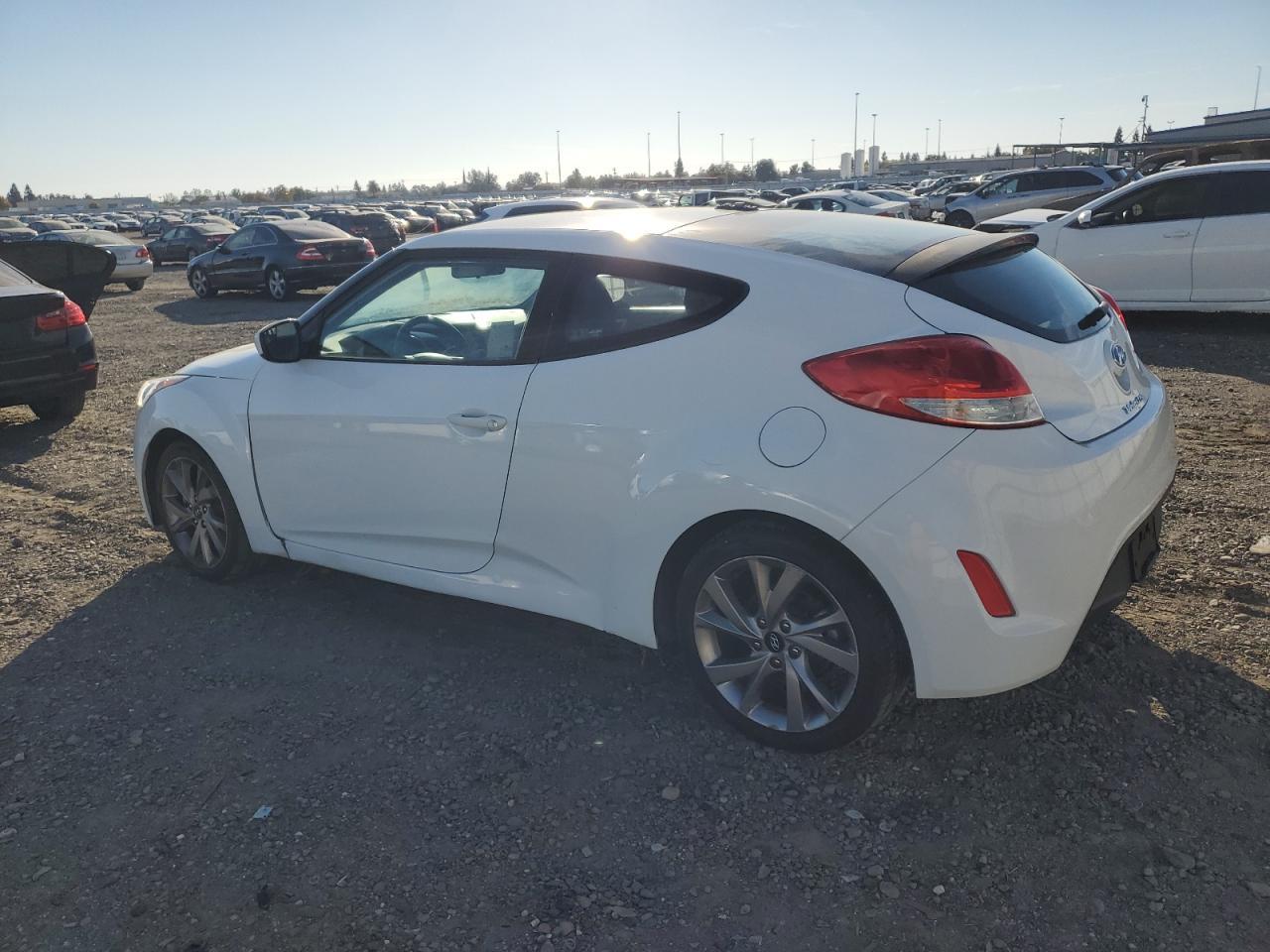 2017 Hyundai Veloster - Image 2
