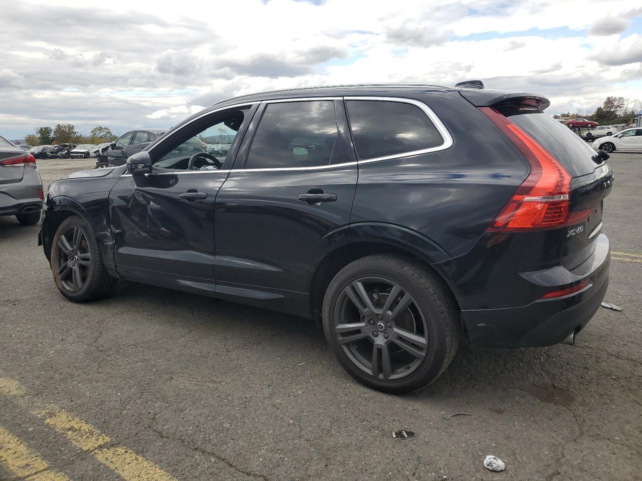 2021 Volvo Xc60 T5 Momentum - Фото 2