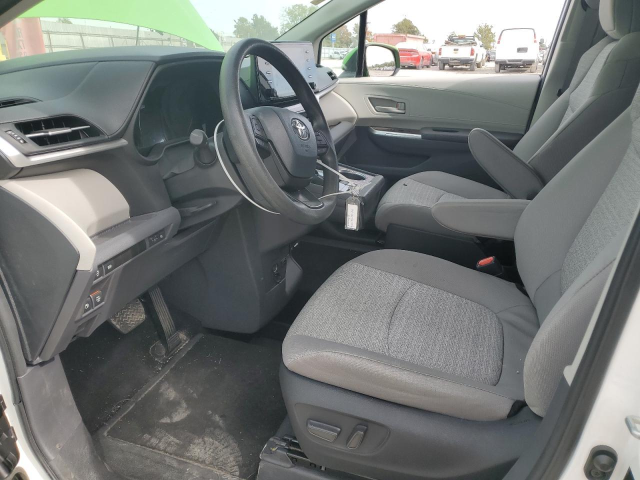 2024 Toyota Sienna Le - Фото 7