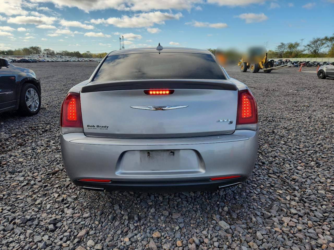 2017 Chrysler 300 S - Фото 6