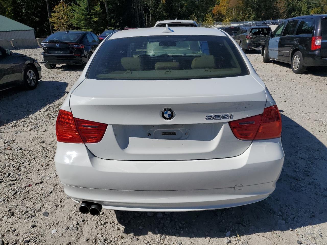 2011 BMW 328 I - Image 6