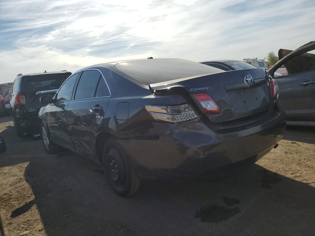 2011 Toyota Camry Base - Фото 2