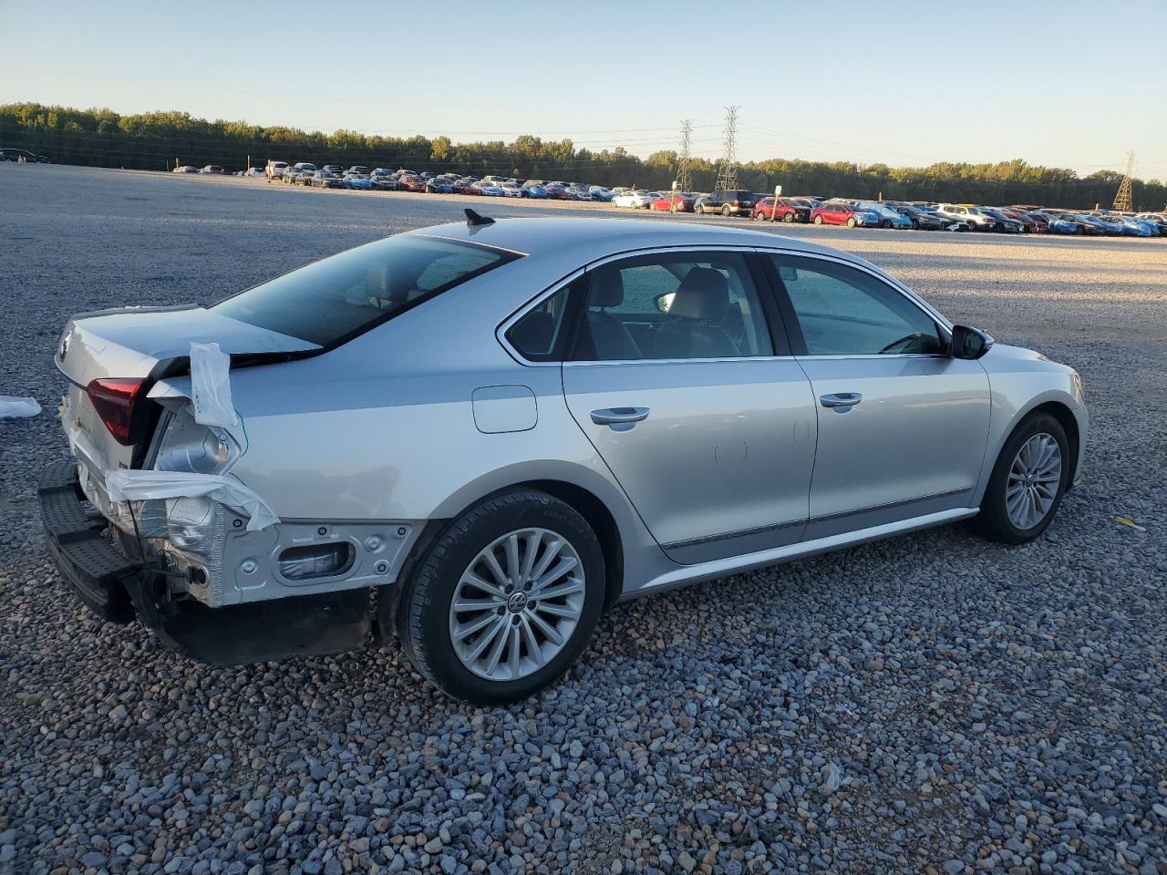 2017 Volkswagen Passat Se - Фото 3