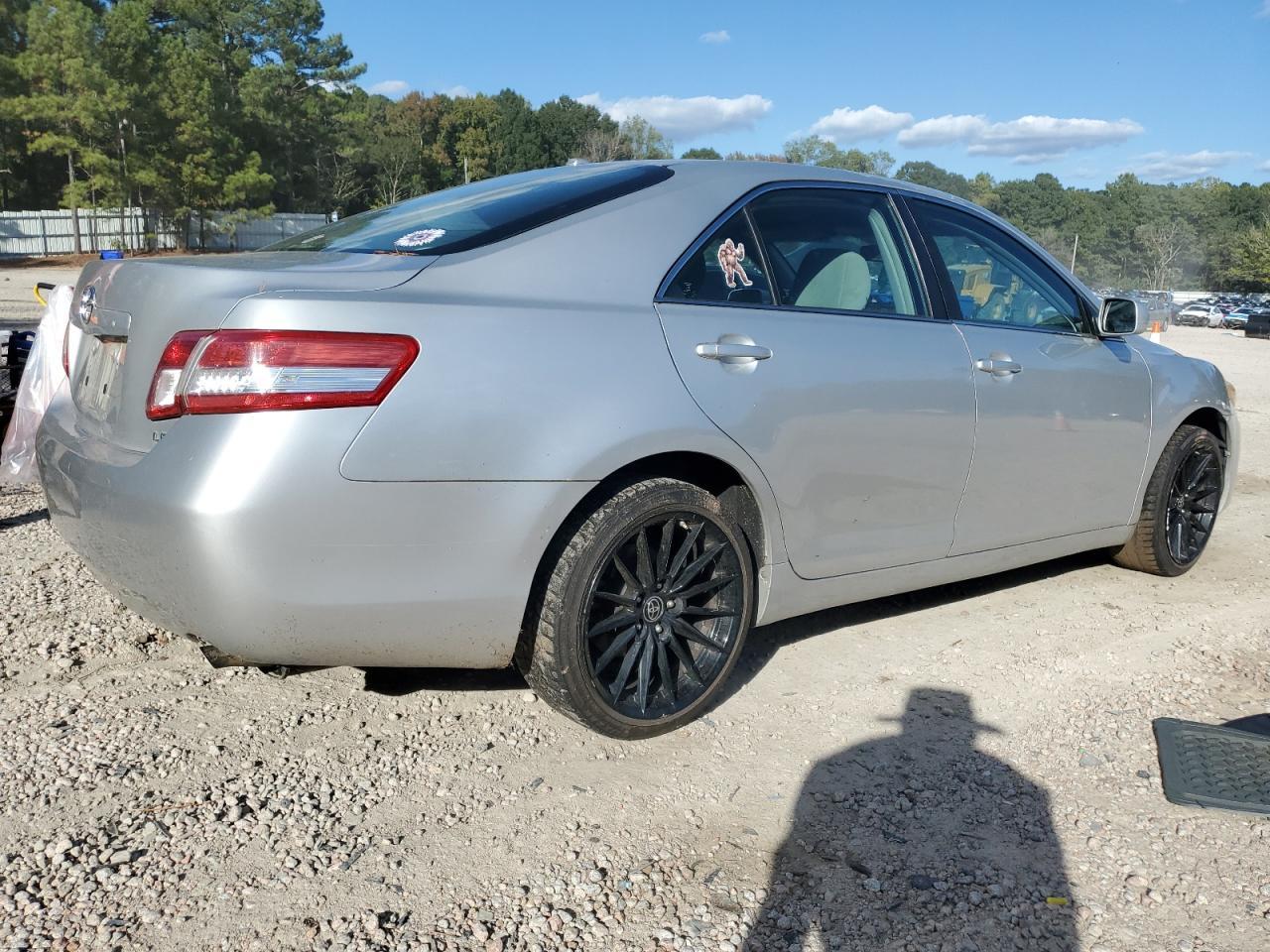 2010 Toyota Camry Base - Фото 3