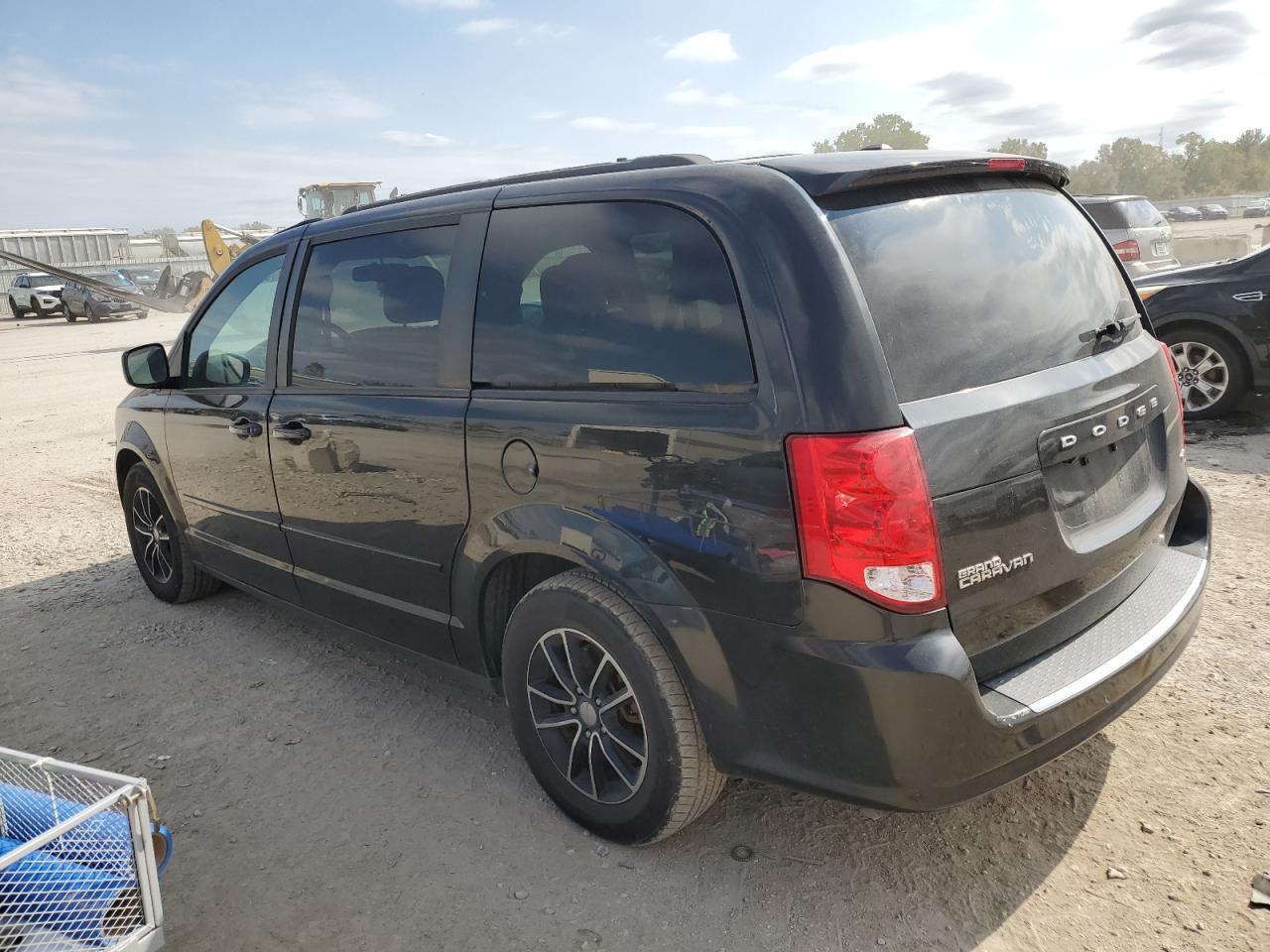 2017 Dodge Grand Caravan Gt - Image 2